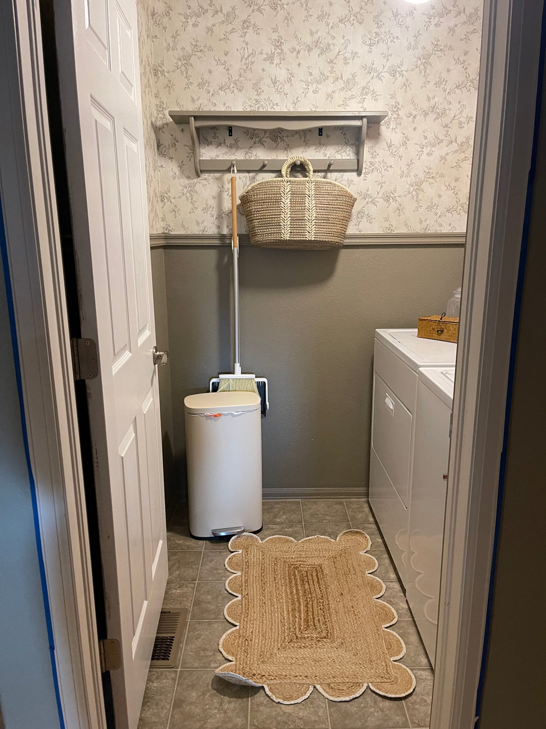 Quick and Easy Laundry Room Makeover